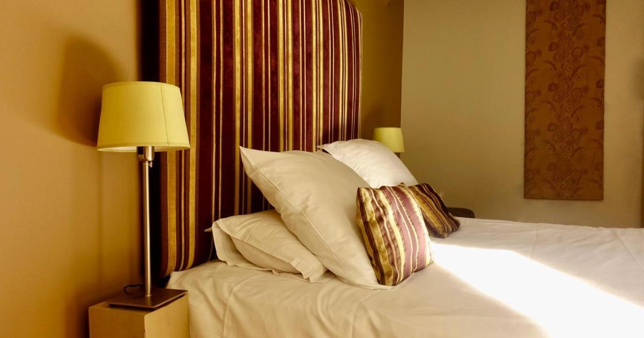 Louvre 3 Bedroom Pad A Terre Deluxe Aircon * Parijs